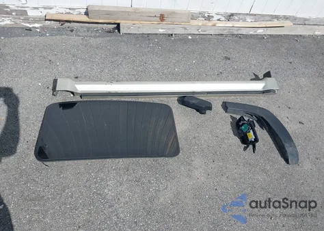 2011 Mercury Mariner Premier z USA, uszkodzony, nr VIN 4M2CN9HG5BKJ02870